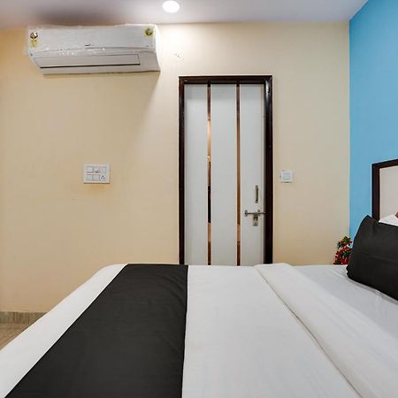 Super Hotel O Hotel Gold Star New Delhi Bagian luar foto