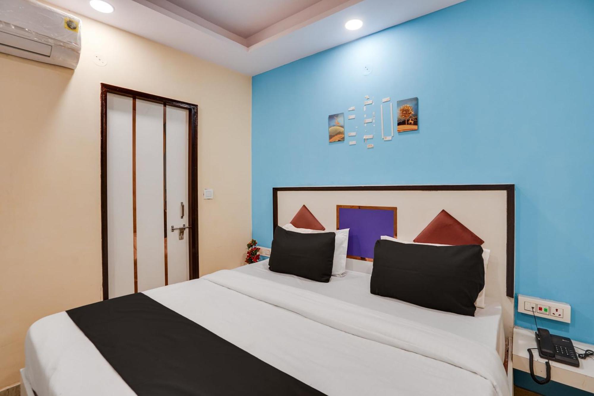 Super Hotel O Hotel Gold Star New Delhi Bagian luar foto