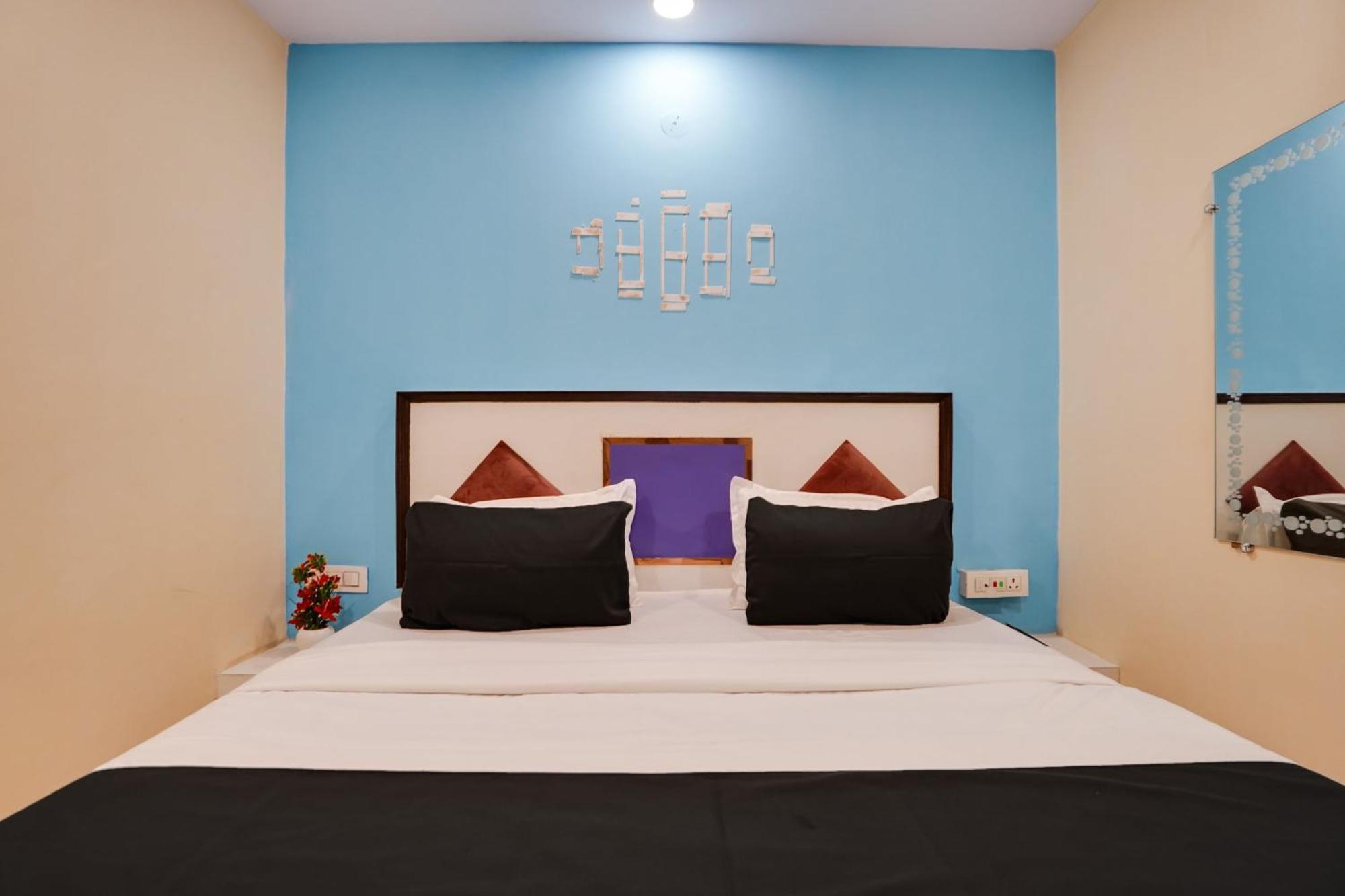 Super Hotel O Hotel Gold Star New Delhi Bagian luar foto