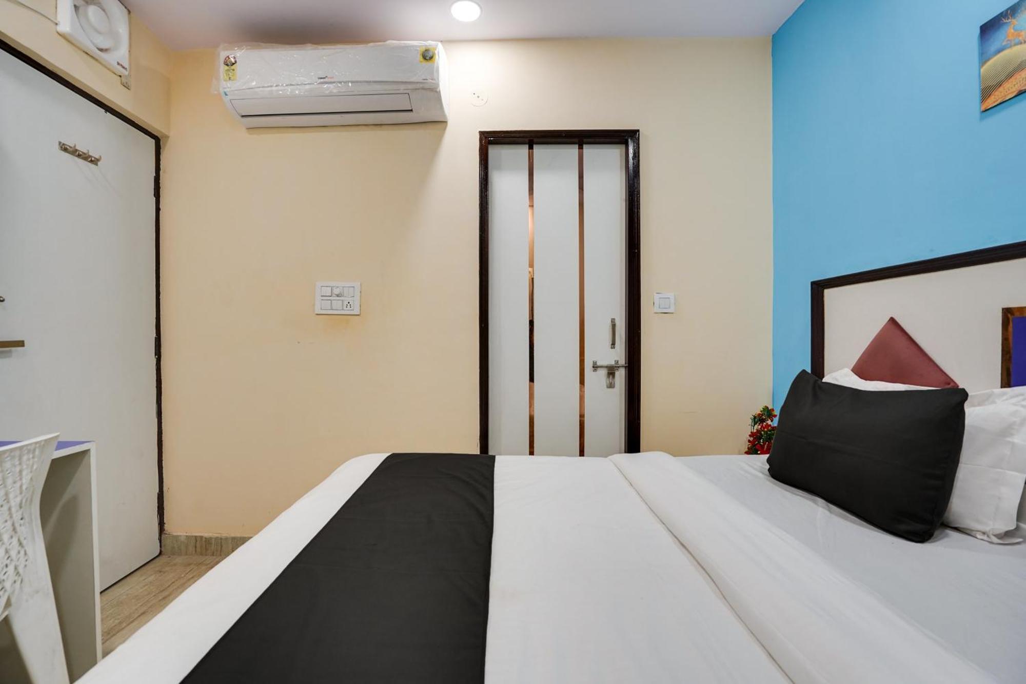 Super Hotel O Hotel Gold Star New Delhi Bagian luar foto