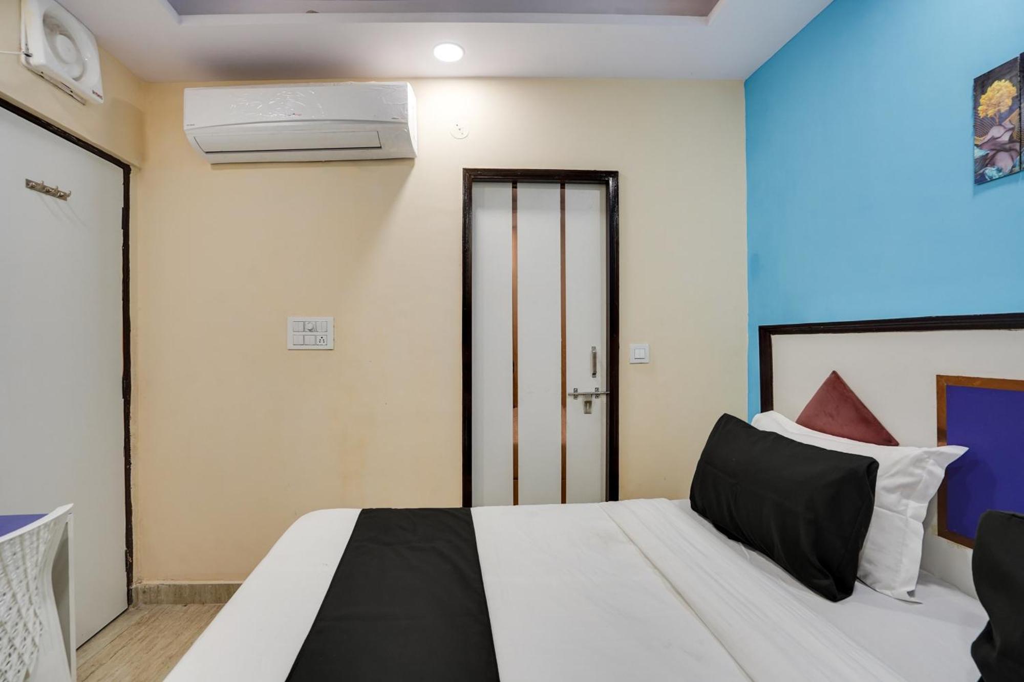 Super Hotel O Hotel Gold Star New Delhi Bagian luar foto